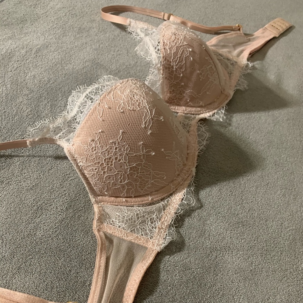 Victoria Secret Lined Plunge Bra